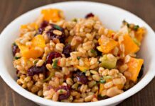 Farro, cantalupo e pomodorini secchi, il piatto che sa di estate Insalata di farro estiva - RicettaSprint