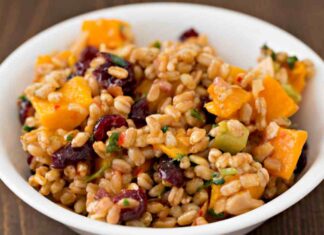 Farro, cantalupo e pomodorini secchi, il piatto che sa di estate Insalata di farro estiva - RicettaSprint