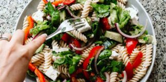 Insalata di pasta a prova di dieta, questa ricetta me l’ha data il nutrizionista Insalata di pasta - RicettaSprint