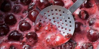 Marmellata di ciliegie senza zucchero, fatta direttamente in microonde Marmellata di ciliegie senza zucchero - RicettaSprint