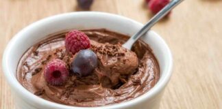 Mousse di cioccolato all’acqua, il dessert che inganna il palato Mousse senza panna - RicettaSprint