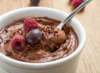 Mousse di cioccolato all’acqua, il dessert che inganna il palato Mousse senza panna - RicettaSprint