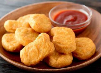 Nuggest di pollo, la ricetta che ti salva l’aperitivo! Nuggest di pollo - RicettaSprint