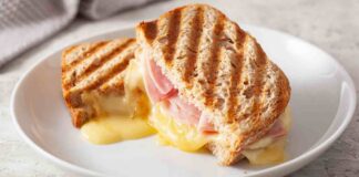 Panino al prosciutto e formaggio - RicettaSprint