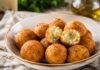 Patate, farina e un pizzico di sale: le polpette della tradizione che conquistano al primo morso Polpette di patate - RicettaSprint