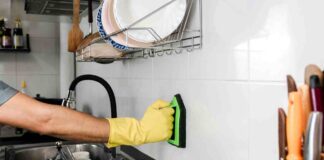 Pulire le mattonelle della cucina, tre rimedi che non compri al supermercato Pulire mattonelle della cucina - RicettaSprint