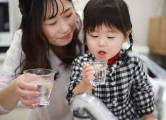 Bambini e caldo, il segnale della sete arriva sempre tardi Quanta acqua devono bere i bambini - RicettaSprint