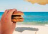 Caldo e fame in spiaggia? Ecco i 3 spuntini che ti salvano Spuntino da spiaggia quale fare - RicettaSprint