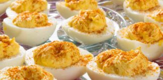 Uova alla diavola, la ricetta che non manca mai ai buffet Uova alla diavola - RicettaSprint