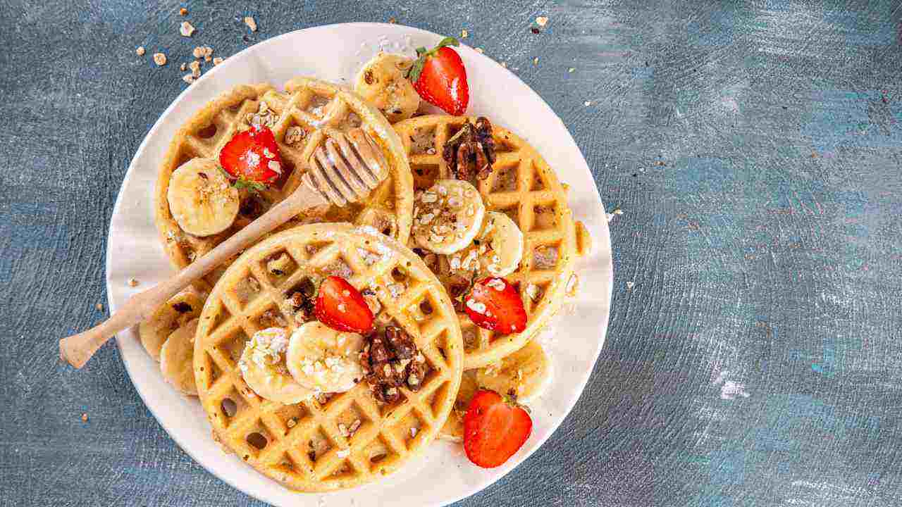 Waffle proteici per colazione - RicettaSprint