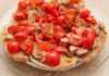 Freselle fresche con pomodoro e tonno, il pranzo estivo ideale in ogni occasione freselle