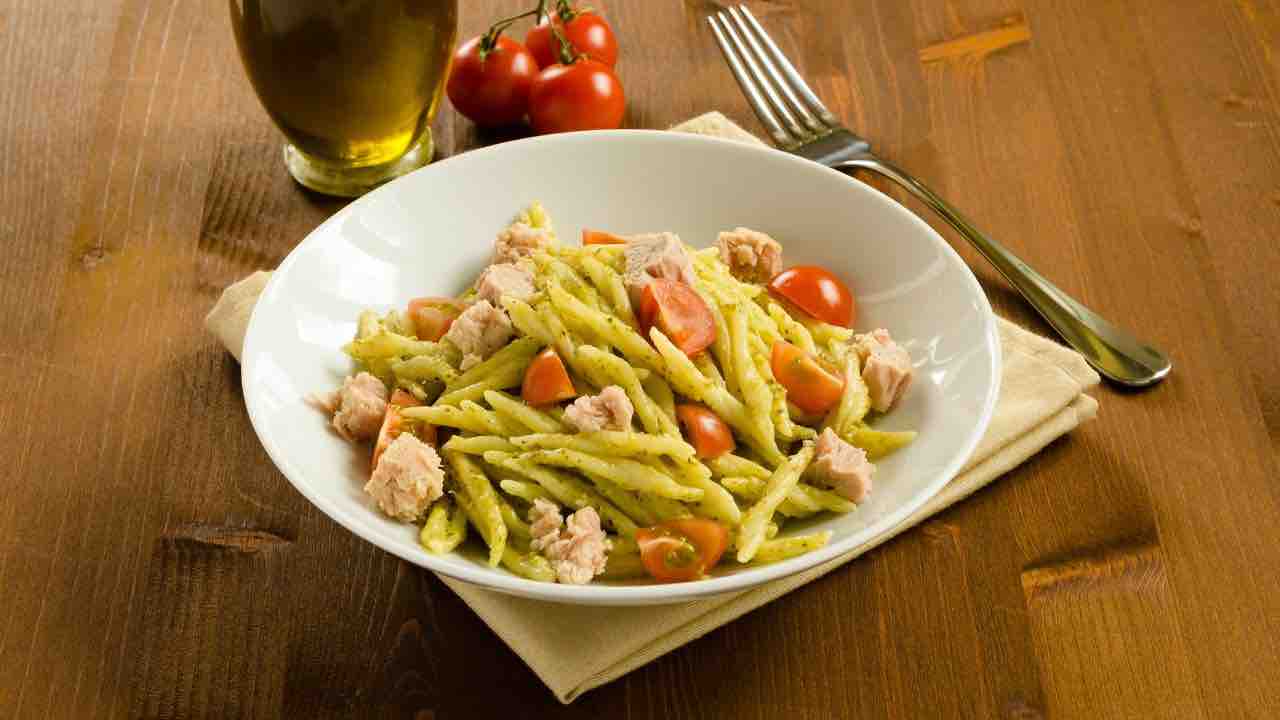 pasta al pesto e pomodori