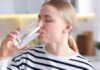 bere acqua fredda