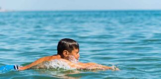 Bagno al mare dopo mangiato, dobbiamo davvero aspettare tre ore? Le precauzioni da prendere Bagno al mare - RicettaSprint