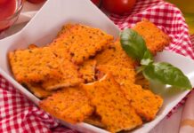 Cracker al pomodoro, il segreto è nella cottura lenta