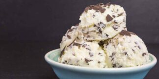 Gelato senza gelatiera, le scaglie di cioccolato saranno il tuo punto di forza Gelato senza gelatiera - RicettaSprint