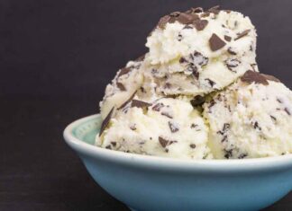 Gelato senza gelatiera, le scaglie di cioccolato saranno il tuo punto di forza Gelato senza gelatiera - RicettaSprint
