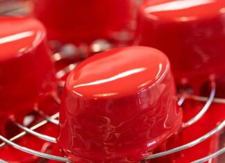 Glassa a specchio perfetta: la ricetta è facile facile Glassa a specchio - RicettaSprint