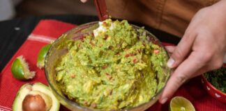 L’avocado diventa salsa, la ricetta del guacamole che non sbaglia mai Guacamole all'italiana - RicettaSprint