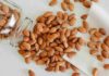 Quante mandorle possiamo mangiare al giorno in estate? La quantità giusta senza esagerare con le calorie Mandorle quante ne possiamo mangiare - RicettaSprint
