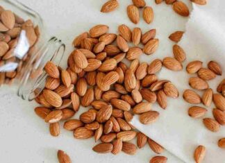 Quante mandorle possiamo mangiare al giorno in estate? La quantità giusta senza esagerare con le calorie Mandorle quante ne possiamo mangiare - RicettaSprint