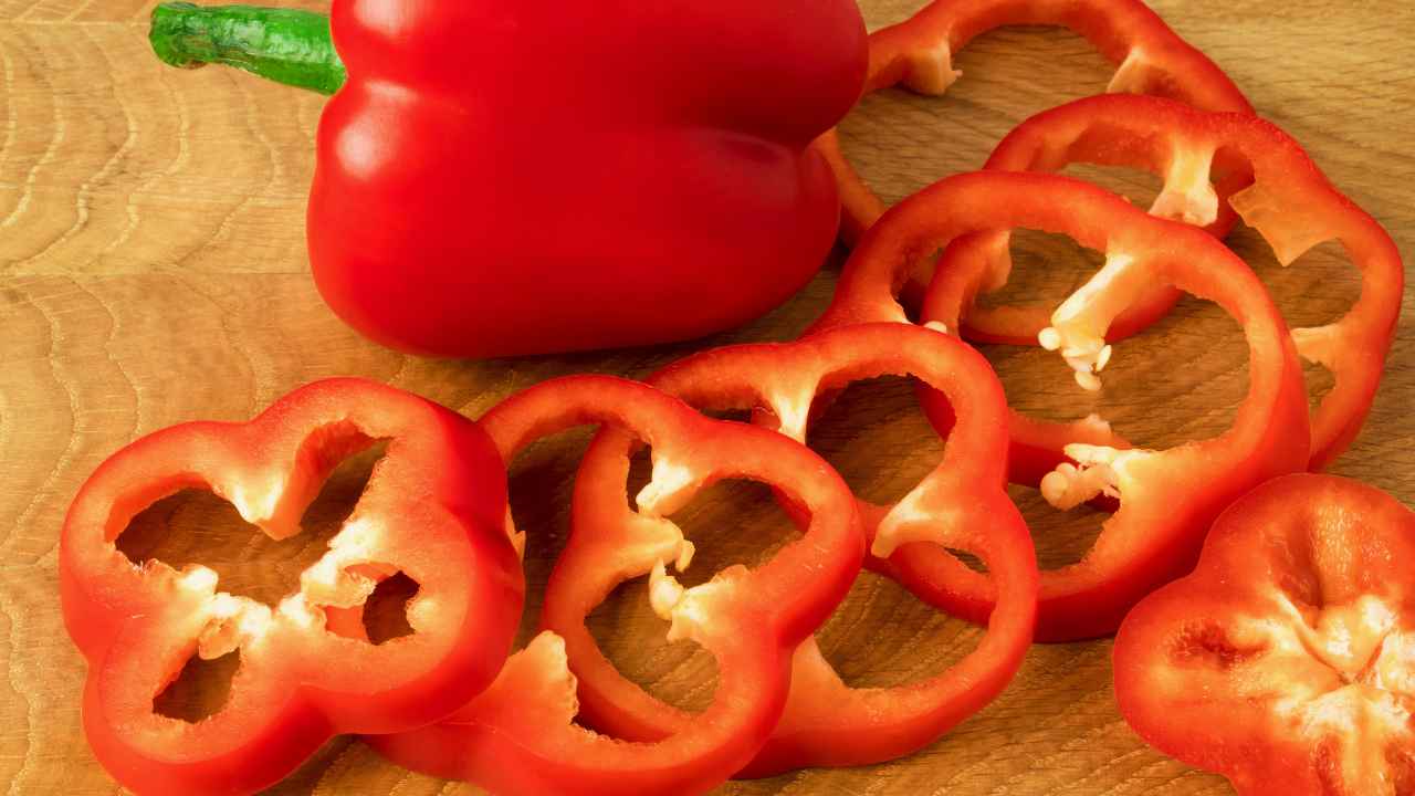 Mangiare peperoni crudi - RicettaSprint