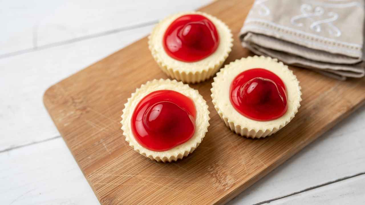Mini cheesecake alla fragola - RicettaSprint