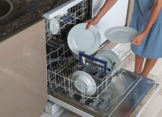 Allarme lavastoviglie: metti ancora questi oggetti nel cestello? Oggetti che non vanno in lavastoviglie - RicettaSprint