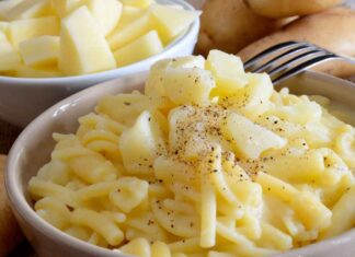 Pasta e patate alla napoletana: il primo piatto che sa di abbraccio Pasta e patate - RicettaSprint