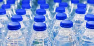 Acqua in bottiglia e metalli pesanti, dobbiamo davvero avere paura? Pericolo bottiglie di acqua - RicettaSprint