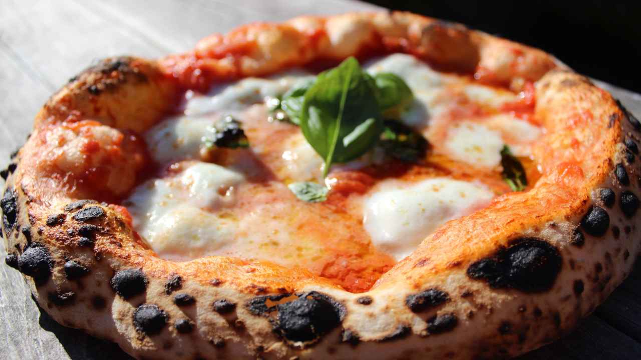 Pizza napoletana - RicettaSprint