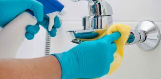 Calcare in bagno, il nemico silenzioso che si batte con ciò che hai già in dispensa Pulire bagno dal calcare - RicettaSprint