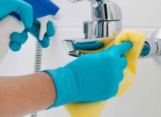 Calcare in bagno, il nemico silenzioso che si batte con ciò che hai già in dispensa Pulire bagno dal calcare - RicettaSprint