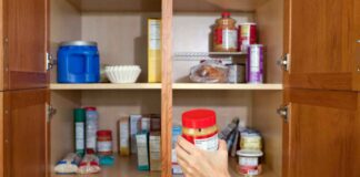Farfalline della pasta nella dispensa? Come eliminarle e pulire tutto senza commettere questo errore Pulire dispensa per eliminare le farfalline - RicettaSprint