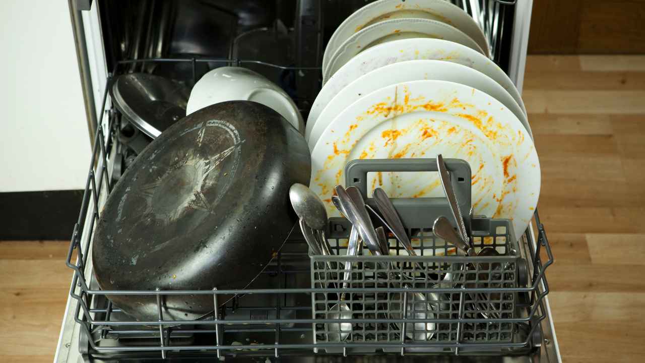 Puzza nel cestello della lavastoviglie - RicettaSprint