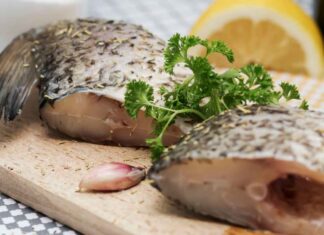 Pesce durante la settimana, quante volte possiamo mangiarlo? La varietà fa la differenza Quante volte alla settimana mangiare il pesce - RicettaSprint