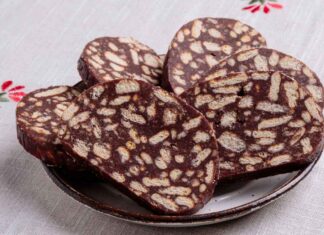 Cioccolato e biscotti, il salame turco che non fa ingrassare… troppo Salame turco al cioccolato - RicettaSprint