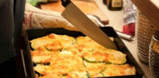 Zucchine gratinate senza forno, la ricetta salva cena che lascia sempre a bocca aperta Zucchine gratinate - RicettaSprint