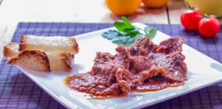 Pizzaiola della nonna, svolti la cena e anche il primo piatto pizzaiola della nonna