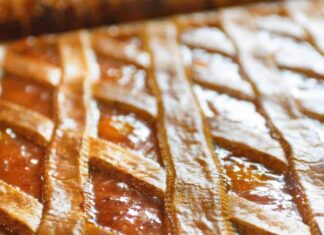 Crostata lievitata a colazione, non è una torta ma poco ci manca crostata alta