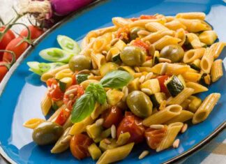 Le 10 migliori insalate di pasta da portare al mare, in ufficio e da mangiare in casa 10 ricette pasta fredda