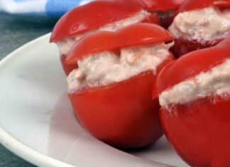 Pomodori ripieni di tonno, con 10 euro fai pranzo per tutti pomodori e tonno