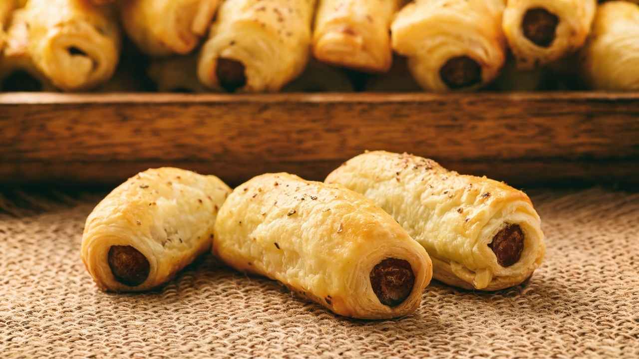 rustici di wurstel in friggitrice ad aria - RicettaSprint