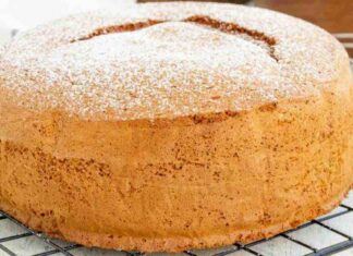 La chiamano anche torta nua, io con la crema ed è buonissima torta con la crema