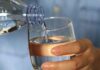 Quanta acqua dobbiamo bere per mantenere la pelle idratata? Bere acqua per idratarsi - RicettaSprint