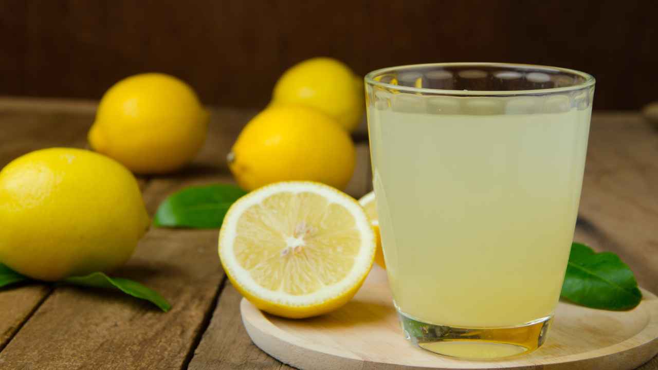 Bere limone prima dei pasti - RicettaSprint