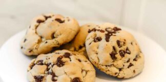 Biscotti senza glutine con gocce di cioccolato: il dolce che non teme intolleranze