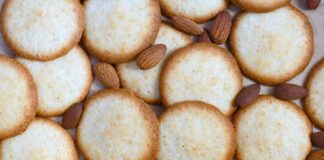 Biscotti con farina di mandorle, la friabilità che non ha bisogno di burro (e la mandorla fa tutto) Biscotti farina di mandorle - RicettaSprint