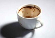 Come lavare le tazze sporche di caffè - RicettaSprint