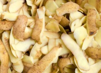 Bucce di patate, non buttarle: come riutilizzarle in cucina Come usare le bucce di patate - RicettaSprint